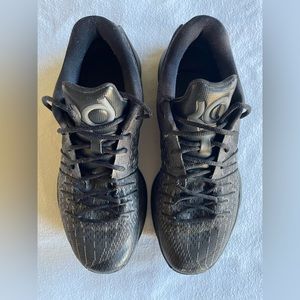 Black Nike KD Zoom low-top men’s basketball shoes. Size 10.5.